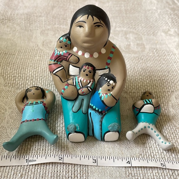 Storyteller Mother and kids 3 pc set Signed Southwest pottery hand made - Picture 10 of 11